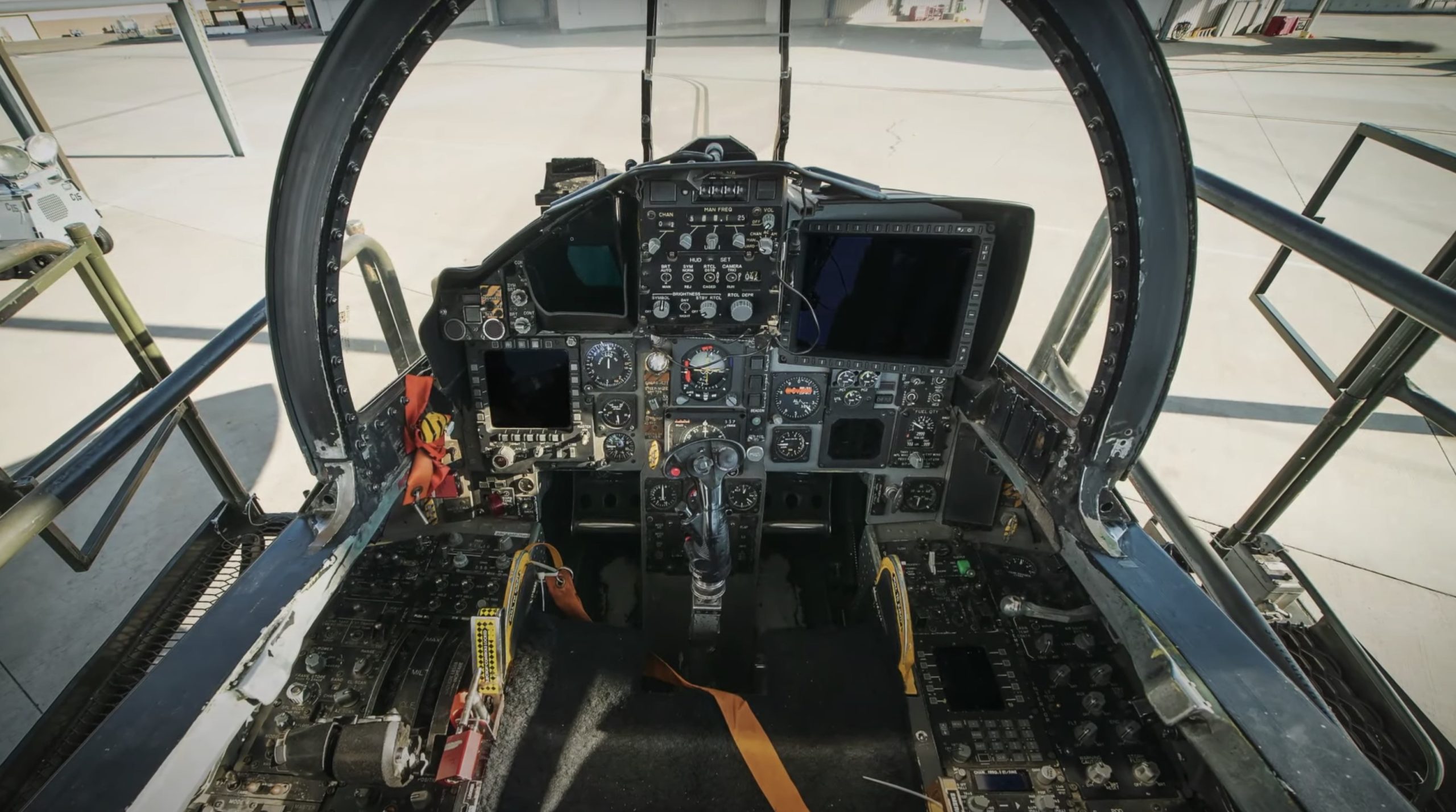 What are each of the cockpit buttons on the F15 for? Gearrice