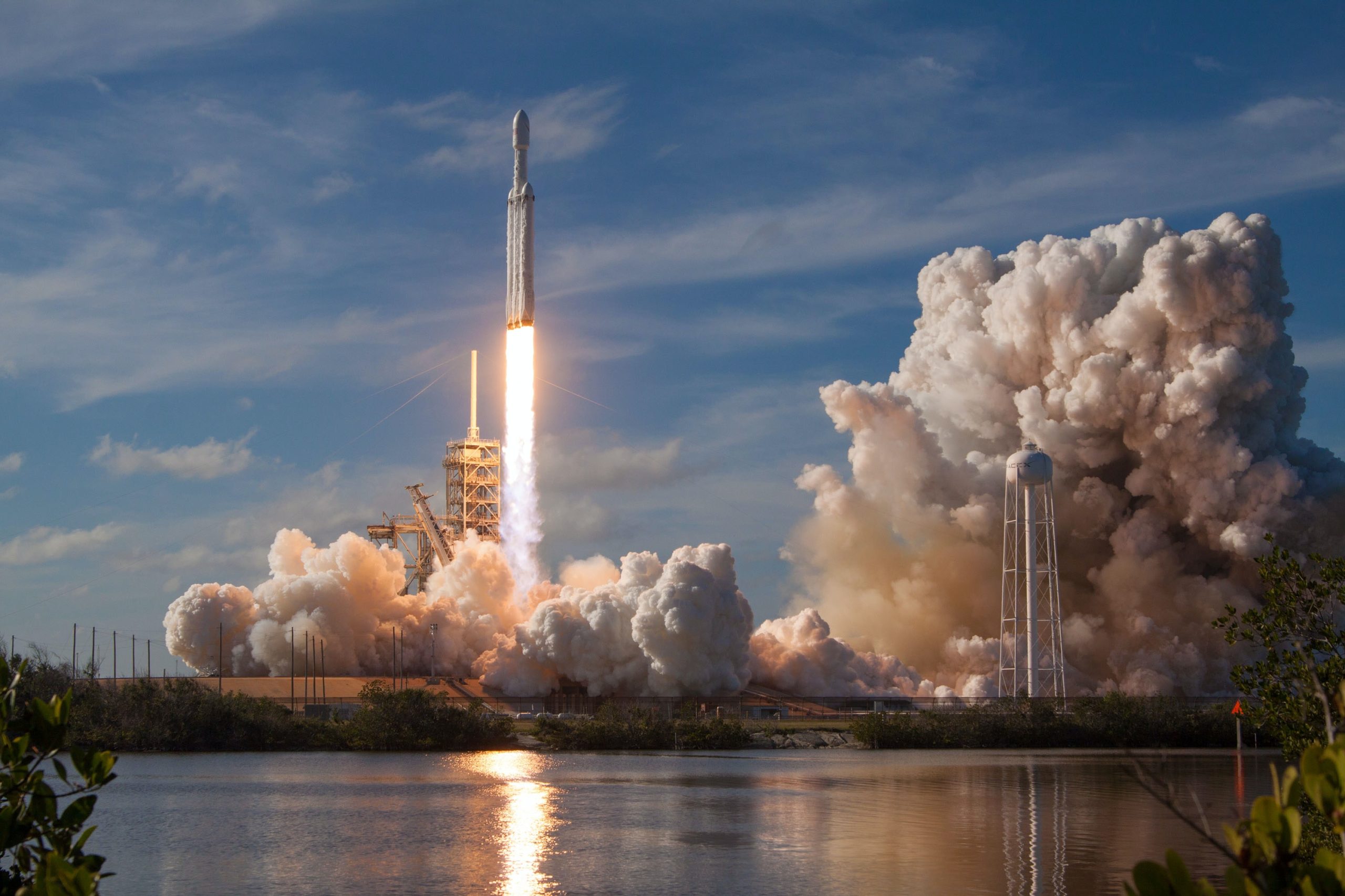 Google y SpaceX quieren llevar la IA al espacio con servidores orbitales
