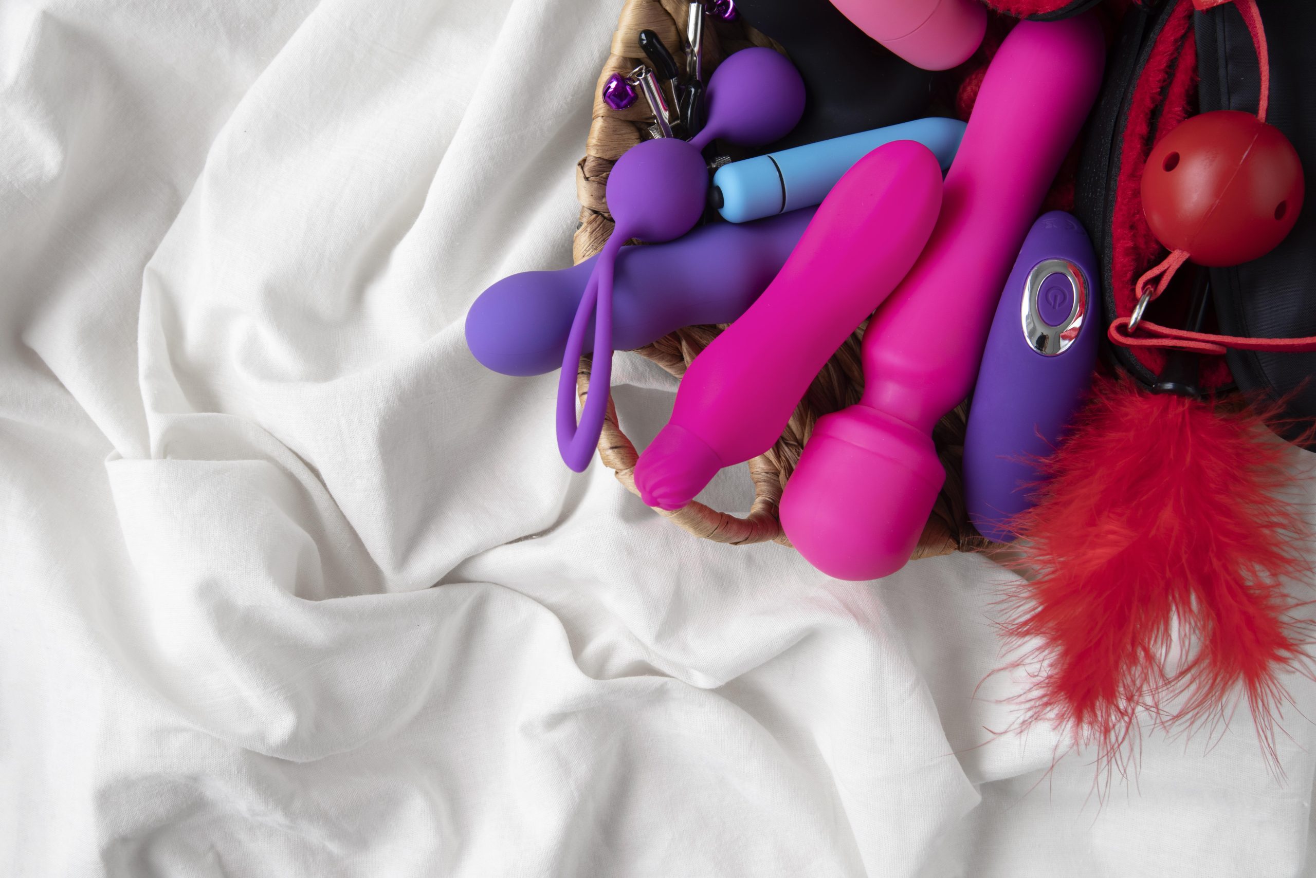 Cementerio de vibradores y descuentos en sex shops: el curioso submundo del reciclaje de juguetes sexuales