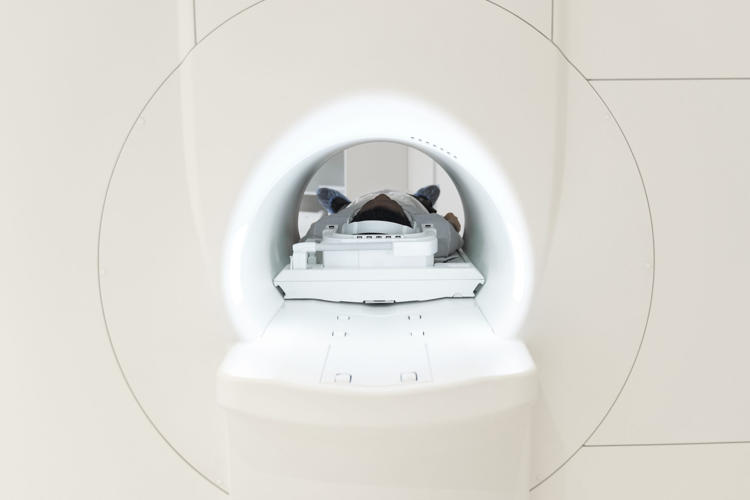 Muere un hombre «absorbido» por una máquina de resonancia magnética