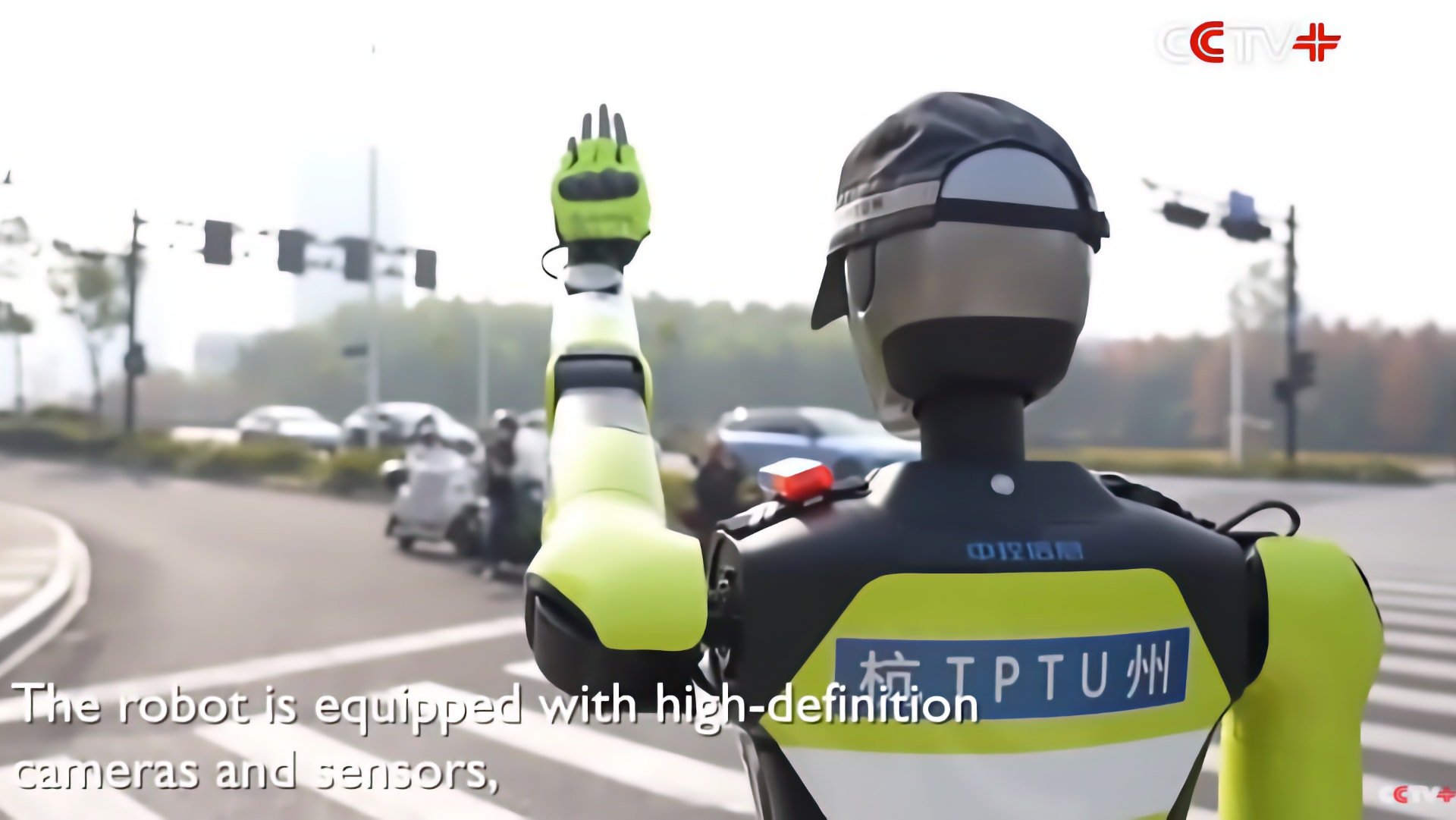 China se pasa el juego: así son los robots policía que ya patrullan las calles (parece ‘Black Mirror’)