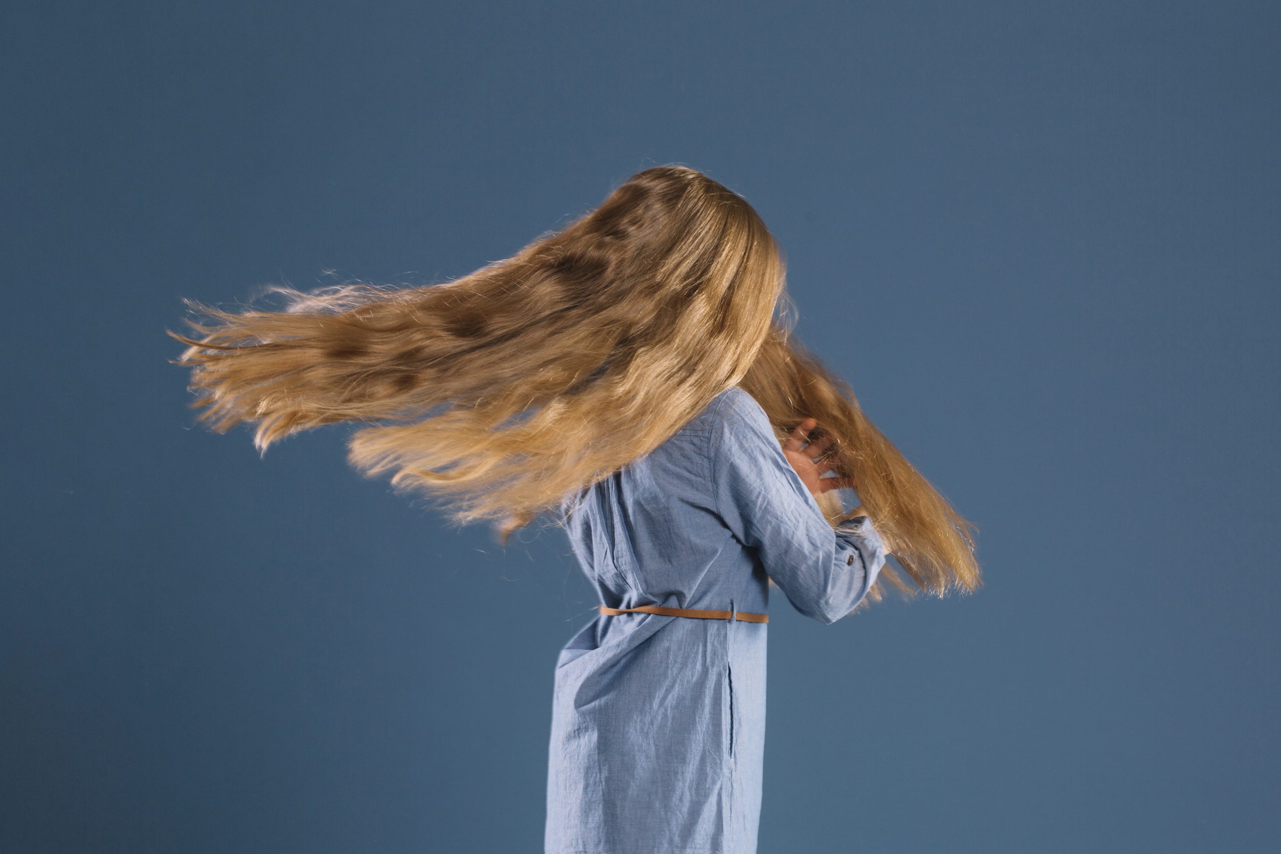 3 trucos que funcionan y 3 mitos para hacer crecer el pelo