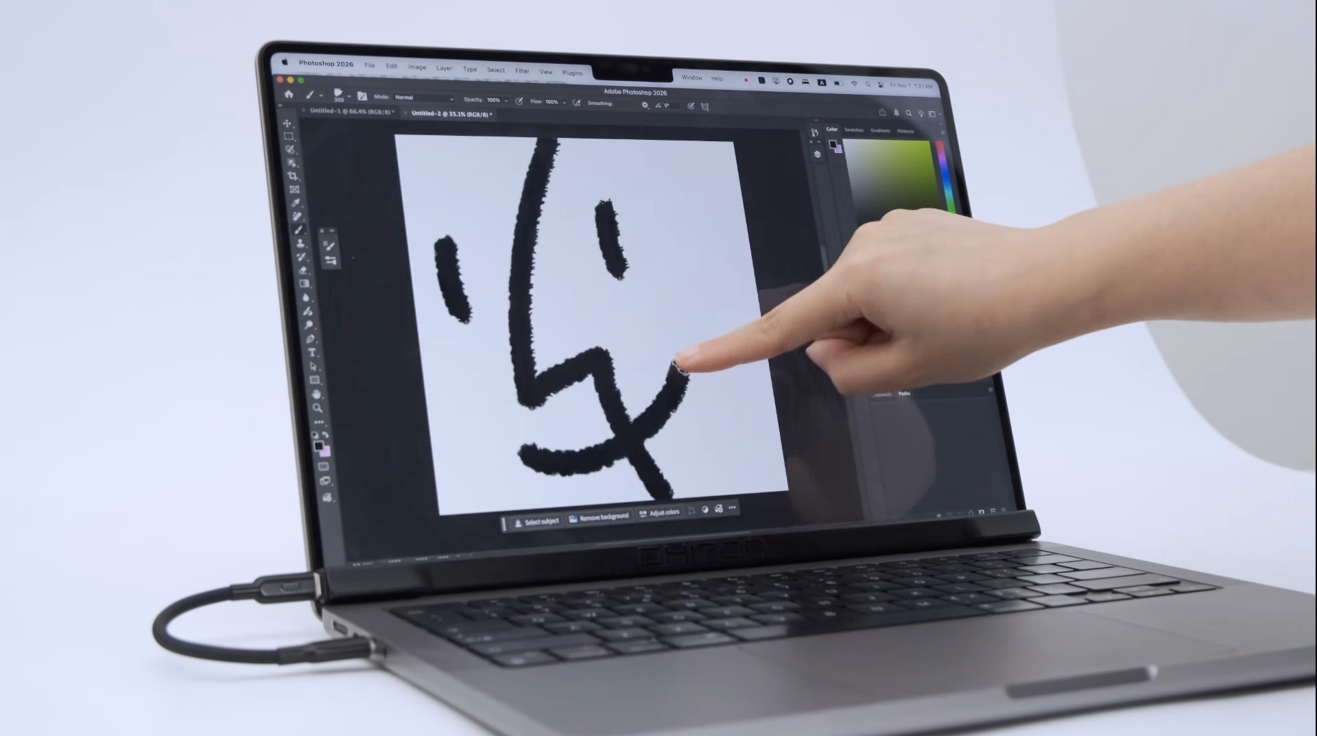 El MacBook con pantalla táctil ya es una realidad: saldrá a la venta este año y tendrá otra función heredada del iPhone