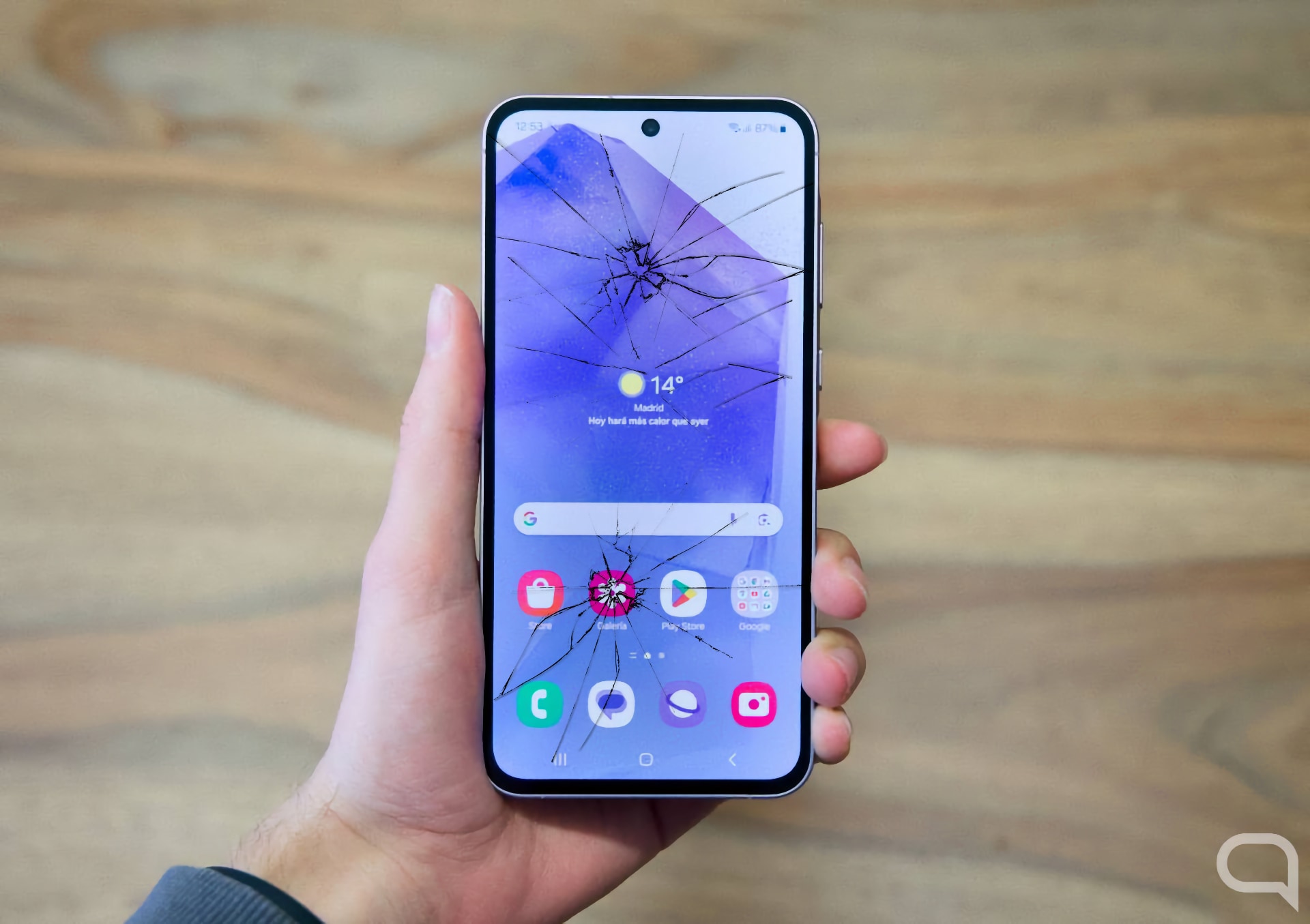 Si se te rompe el móvil, Samsung te lo arregla las veces que quieras (y casi gratis): su nueva cobertura es una locura