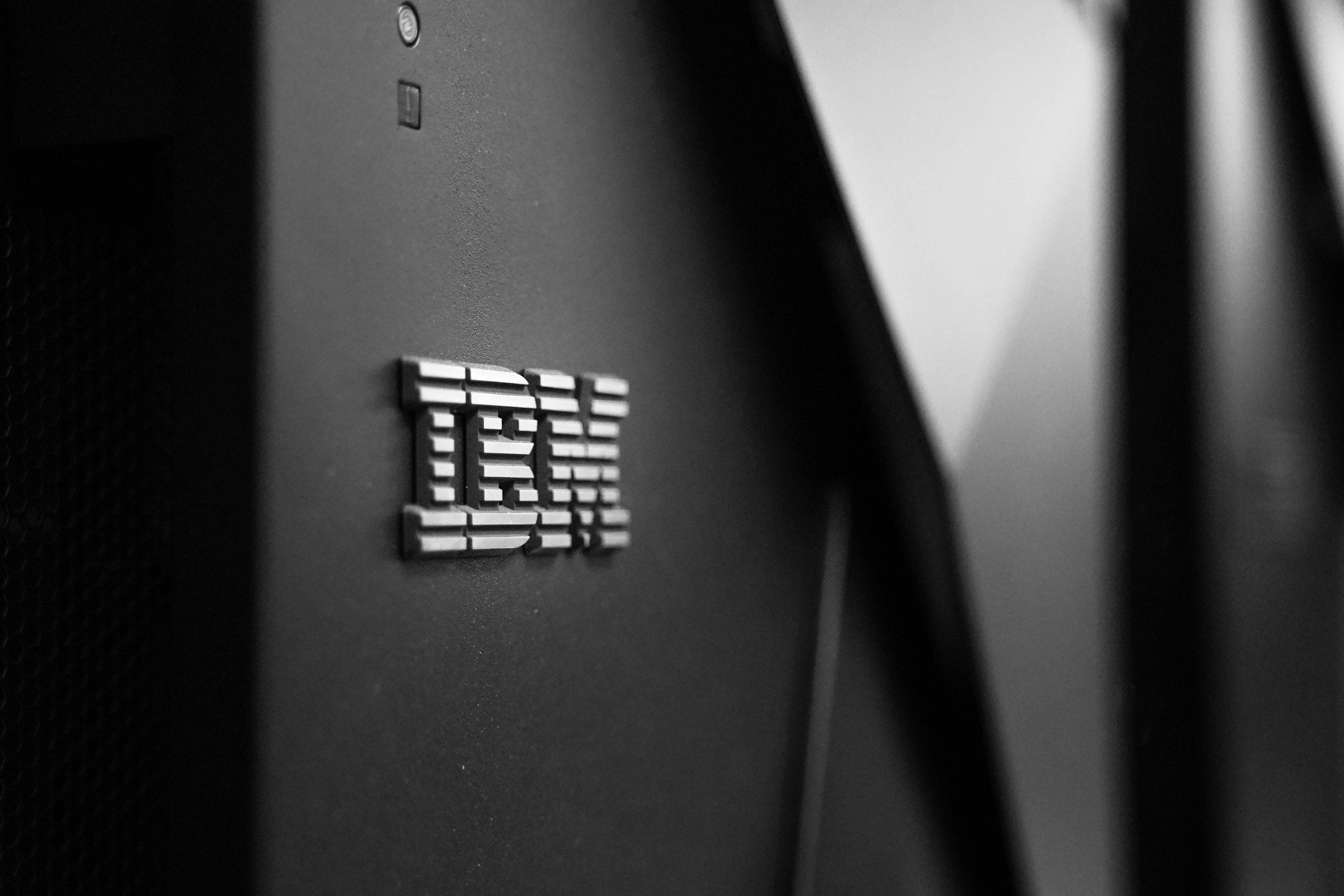 Una nueva función de Claude ha bastado para hundir a IBM: la IA comienza a amenazar a negocios centenarios