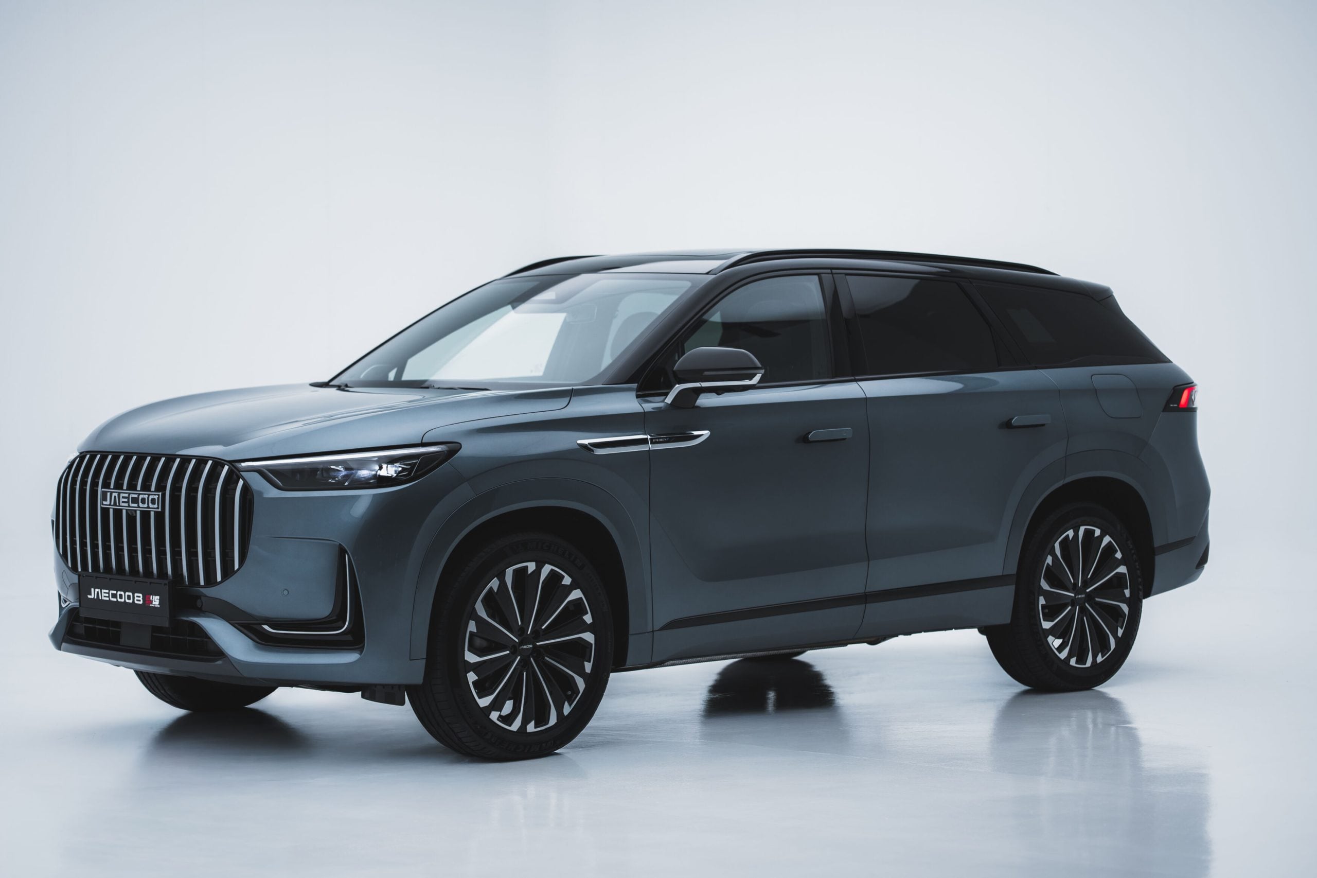 Jaecoo va a por todas: trae a españa su SUV híbrido de 7 plazas, más de 400 CV y 1000 km sin pasar por la gasolinera