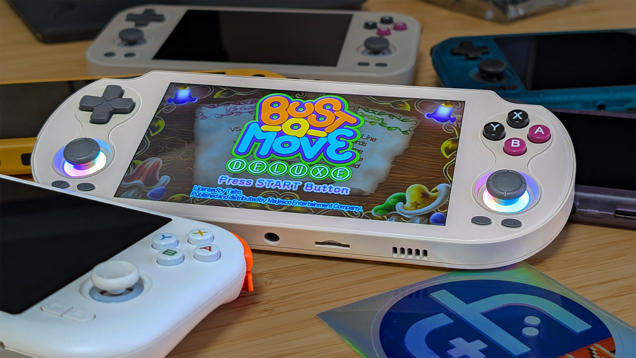 Llevas 10 años esperando esta consola clon de la PS Vita. Es china, emula miles de juegos y es mucho más barata