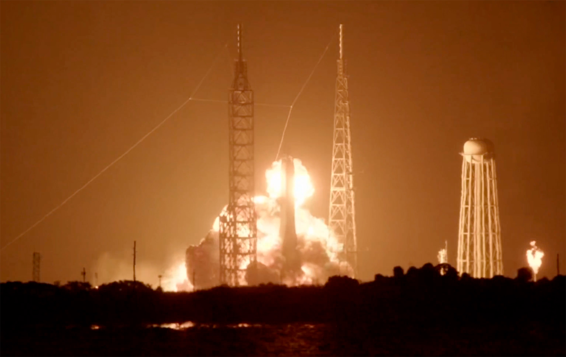 Un cohete de Blue Origin explota y se desintegra al instante. Así se ha vivido el momento
