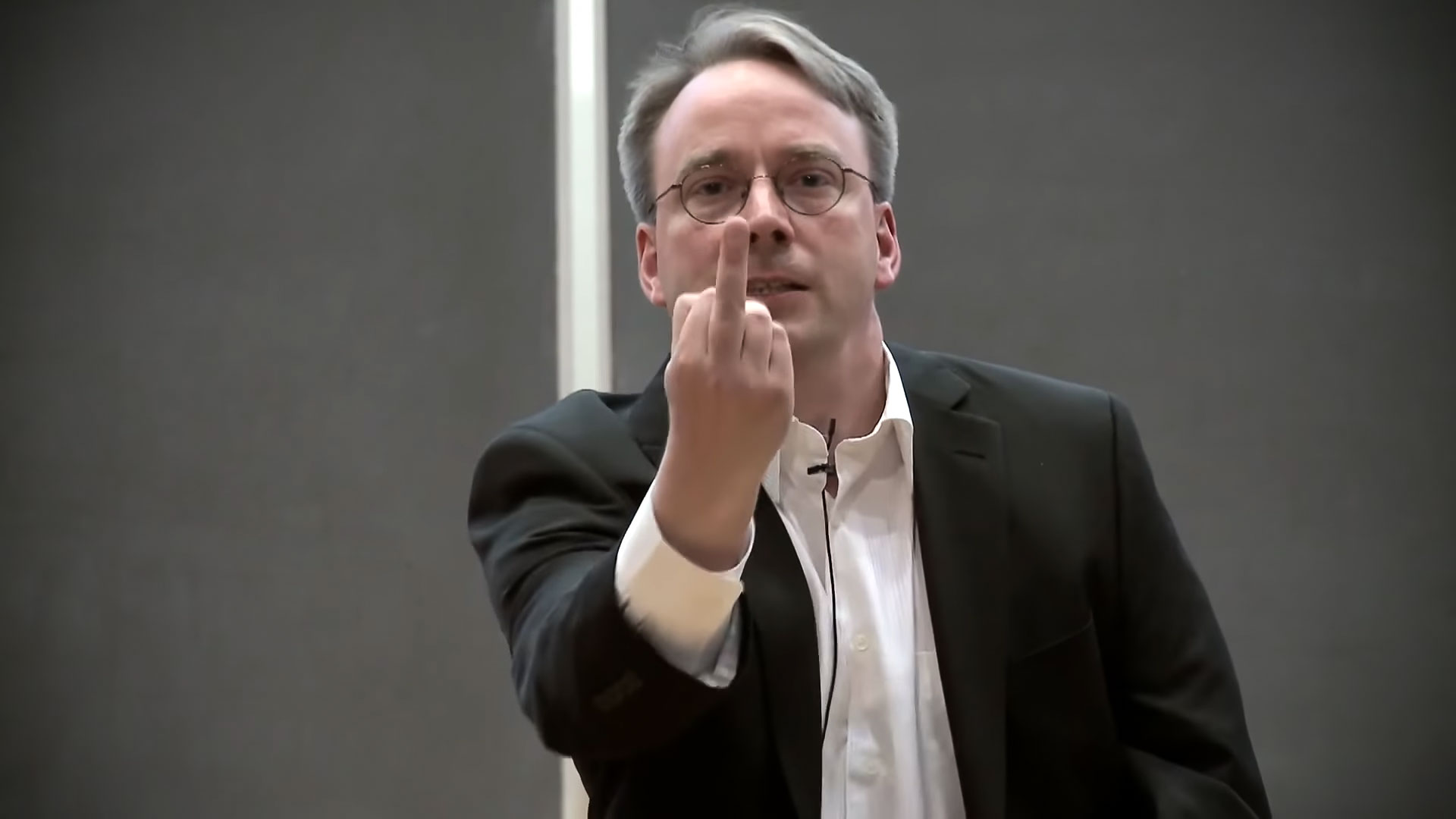 Linus Torvalds se hartó de la IA: advierte que entorpece el desarrollo de Linux