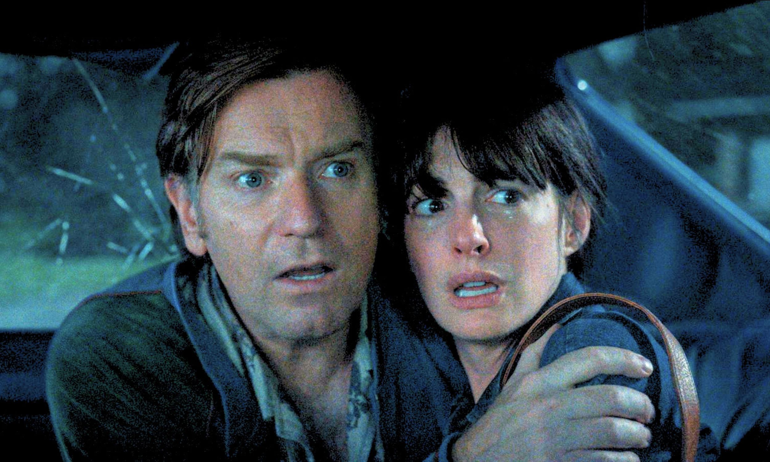 Viajes en el tiempo, dinosaurios, Anne Hathaway y Ewan McGregor: mira el loquísimo tráiler de ‘El final de Oak Street’