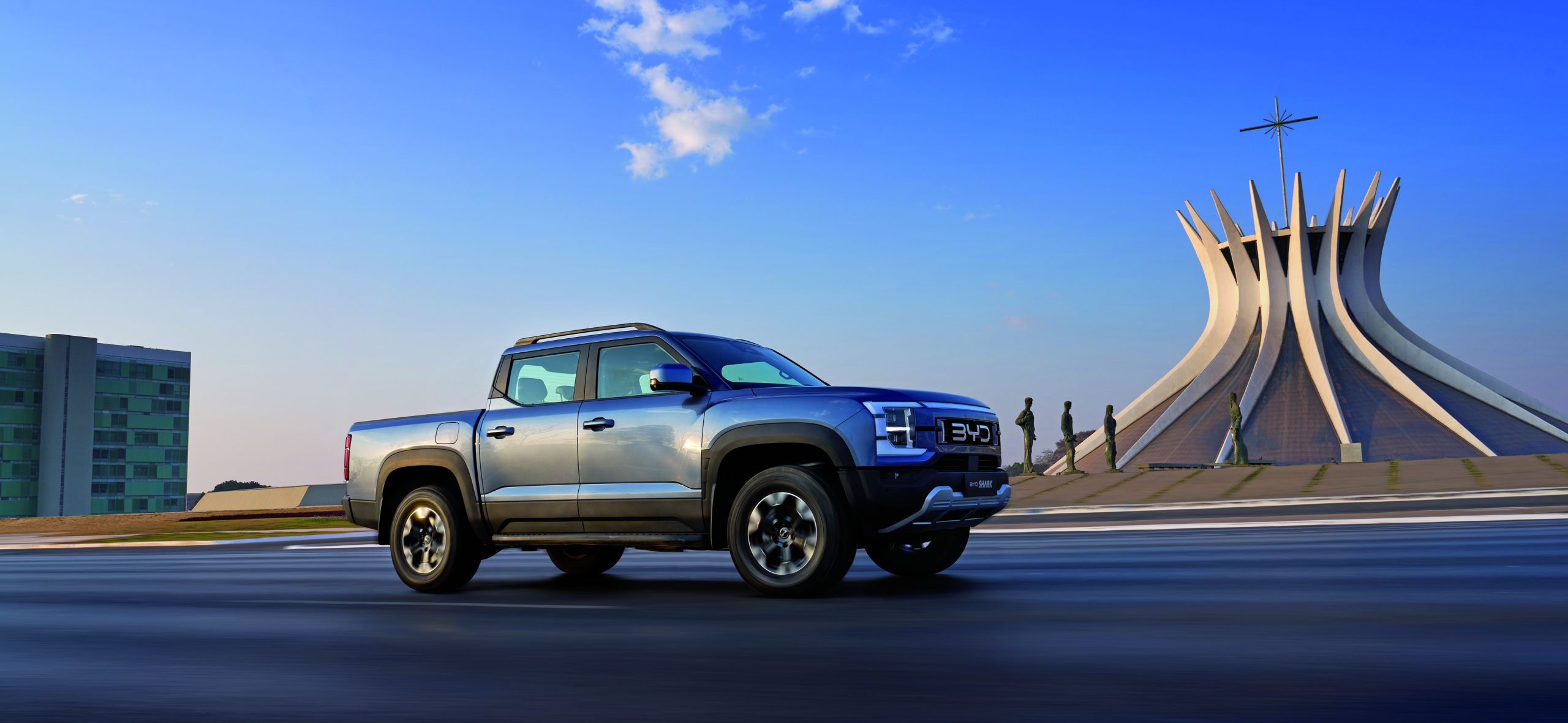 BYD se ha sacado de la manga una espectacular pick-up híbrida que acelera como un deportivo
