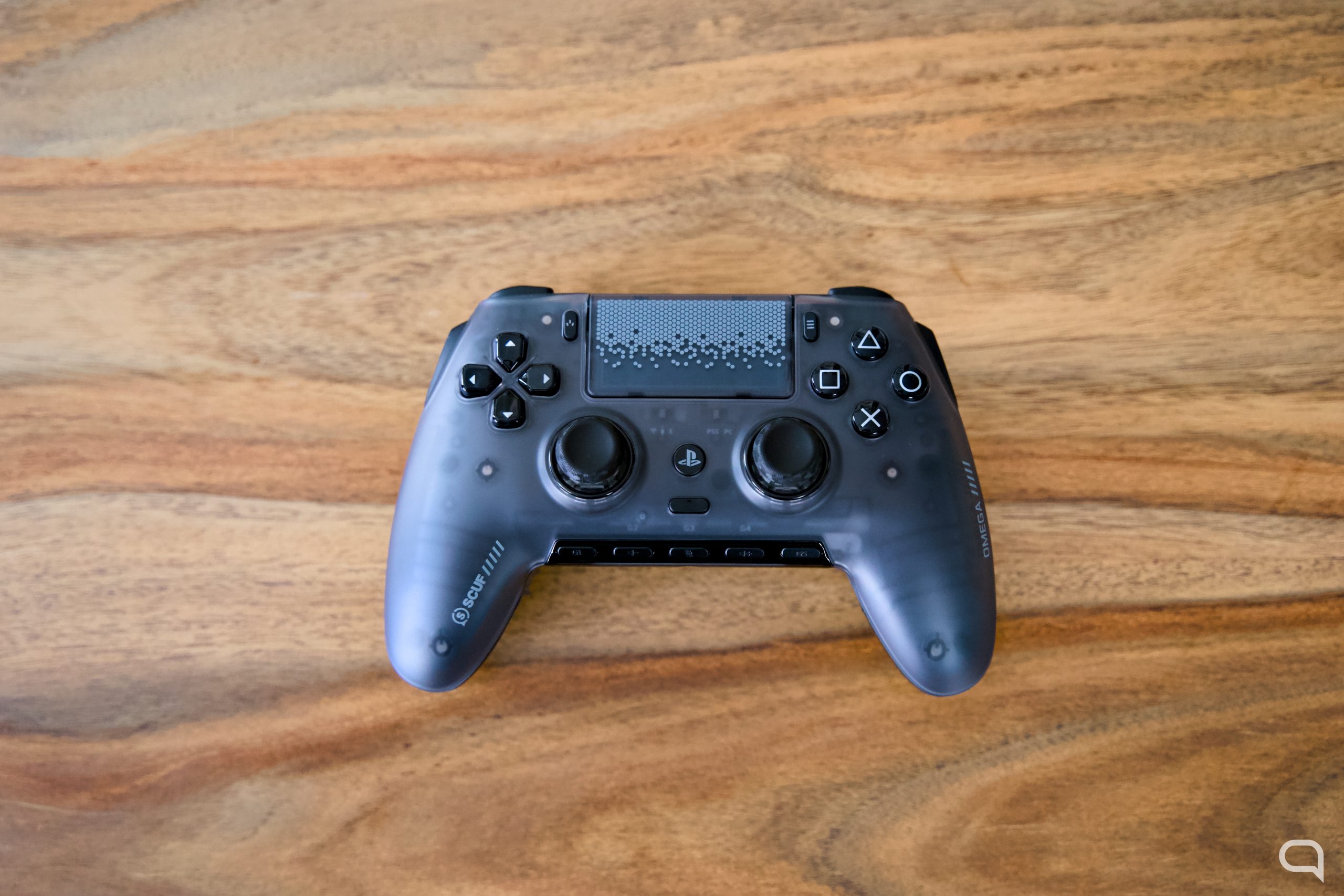 He probado y usado infinidad de mandos «pro» para PS5 y PC. El nuevo SCUF Omega es el mejor que existe en el mercado