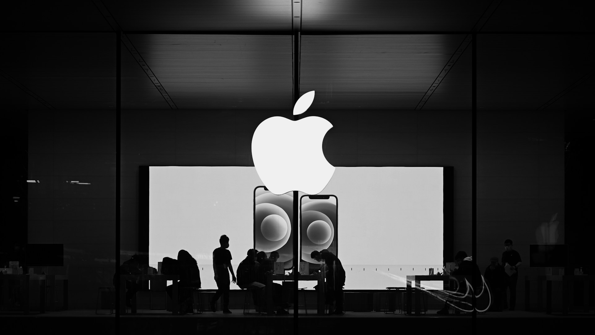 Apple pide frenar dispositivo de IA de OpenAI